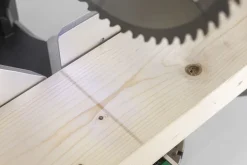 Akkukatkaisu- ja jiirisaha