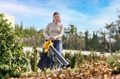 Akkulehtipuhallin/-imuri