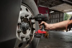 Akkumutterinväännin