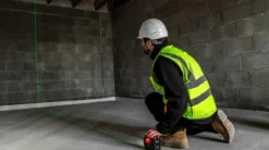 Alkaliristiviivalaser