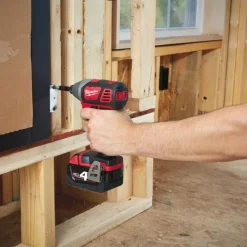 Iskevä ruuvinväännin