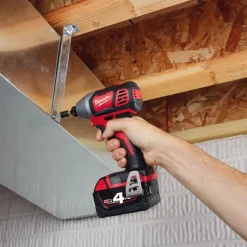 Iskevä ruuvinväännin