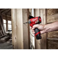 Iskevä ruuvinväännin