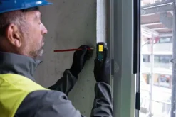 Laseretäisyysmittalaite