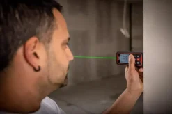 Laseretäisyysmittalaite