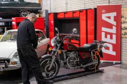 Moottoripyörän siirtoalusta