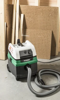 Märkä- ja kuivaimuri