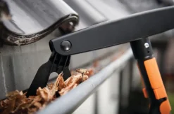 Räystäskourun puhdistaja