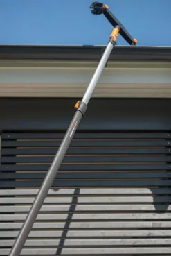 Räystäskourun puhdistaja